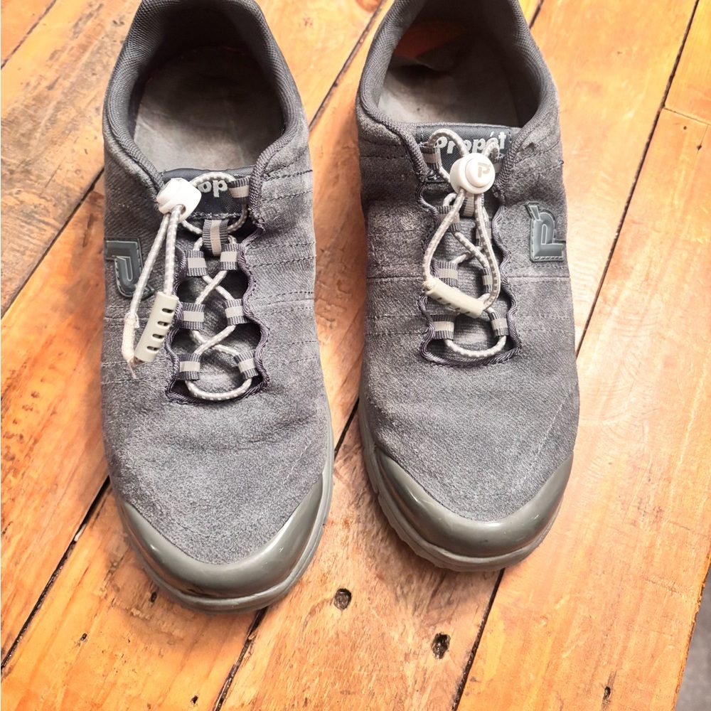 Propet Gray Suede Athletic Walking Shoes Sneakers for Women sz 9